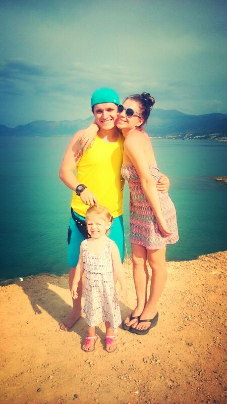 Анатолий Анатолич с женой и дочками